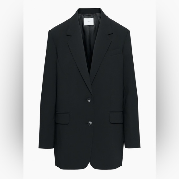 Wilfred
Heartbreaker Blazer - Picture 6 of 15